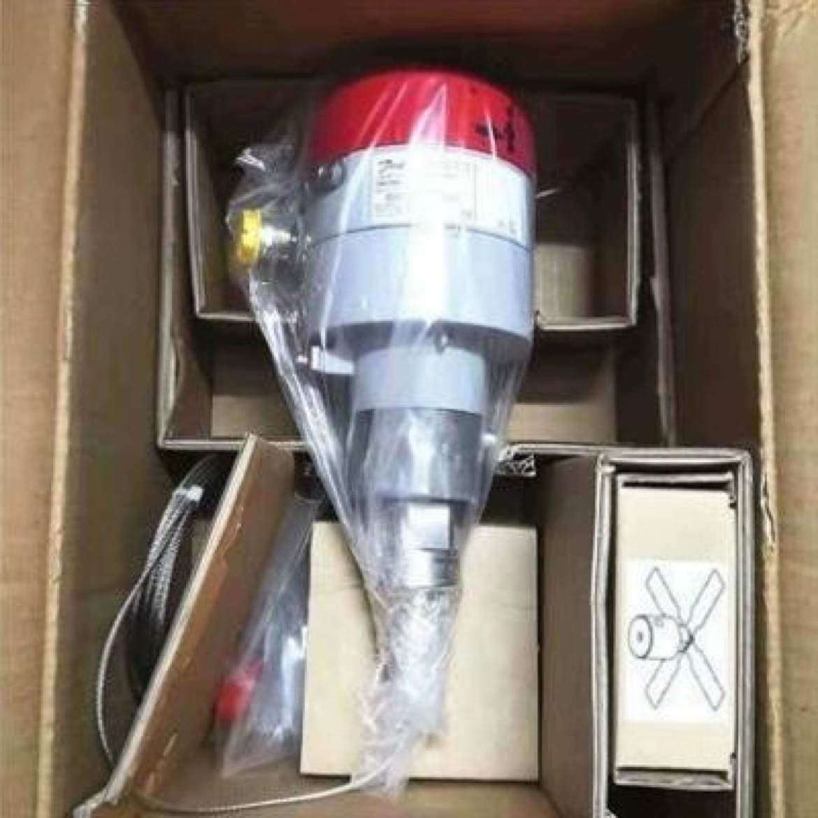 Danfoss AKS 4100 liquid level sensor, factory-new in original packaging
